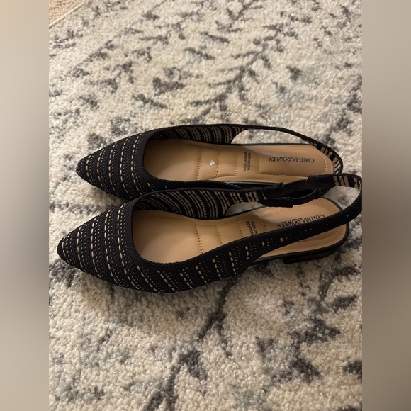 Cynthia Rowley flat - black & tan - Picture 2 of 8